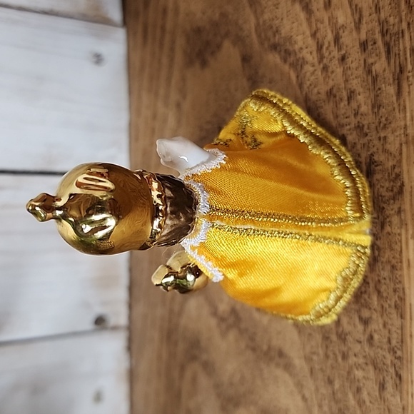 TRIUMPH OF LOVE Infant Jesus of Prague with Cloth Gown - Picture 2 of 3